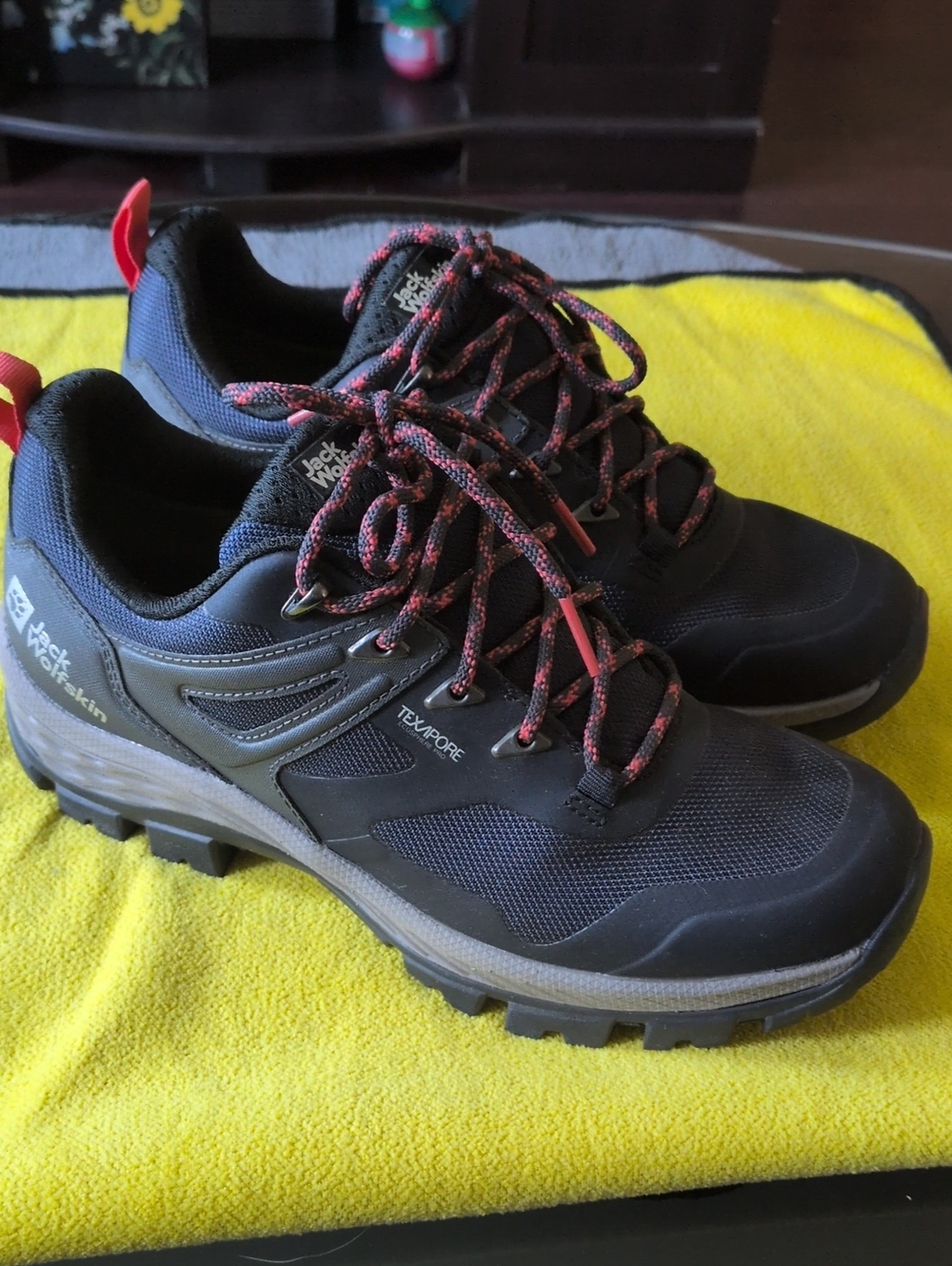 Jack Wolfskin Black Athletic Trail Shoes with Red Accents